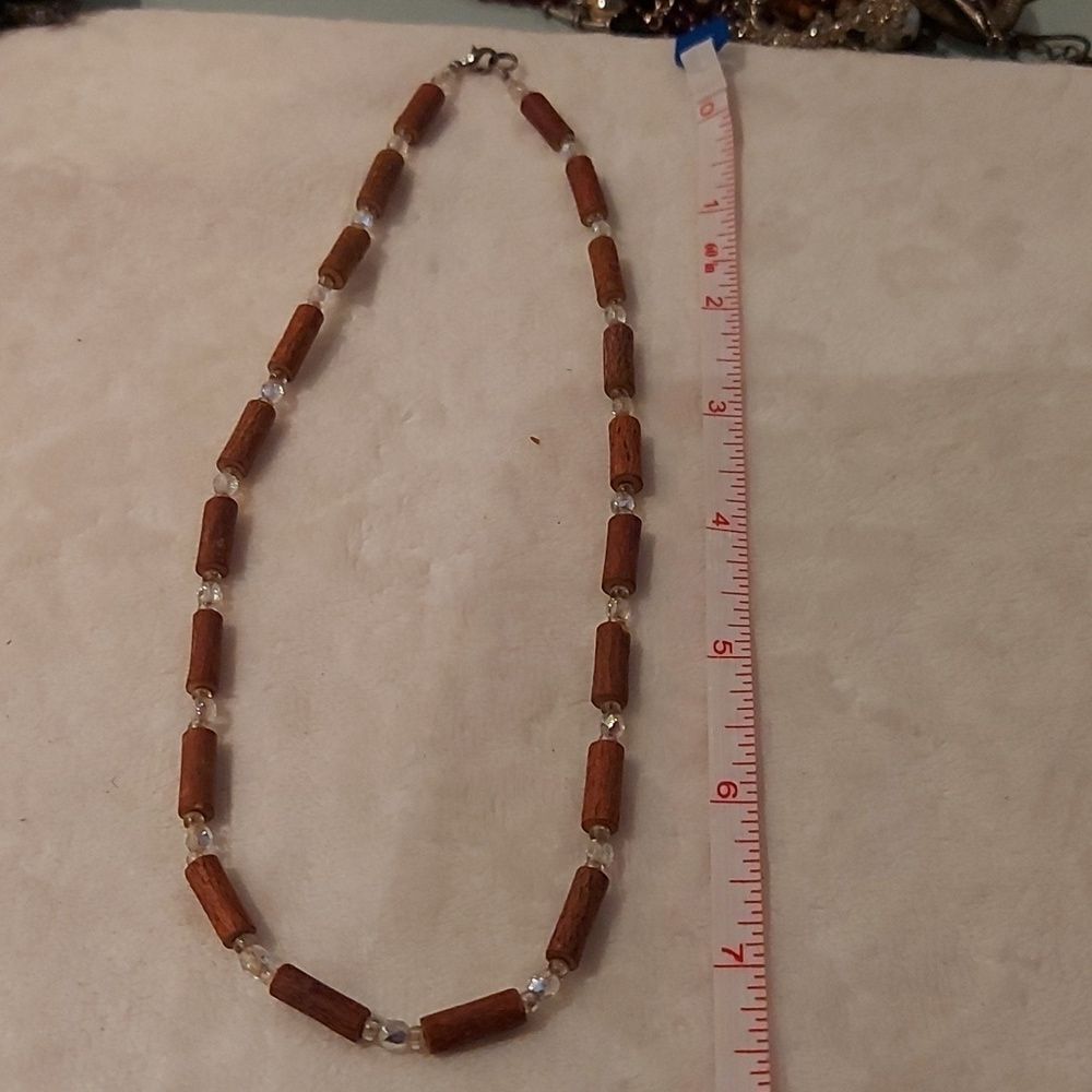 9 Assorted Necklaces - Picture 7 of 11